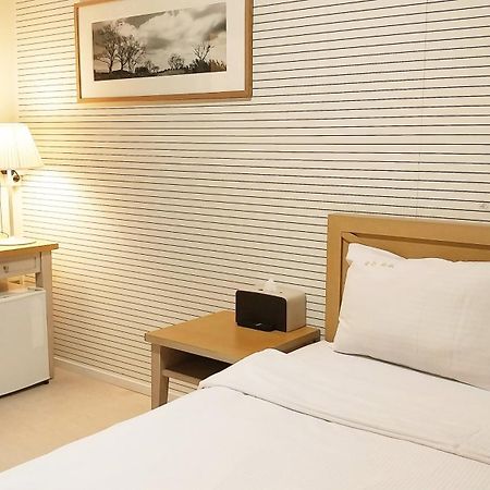 Golden Park Hotel Jeju Esterno foto