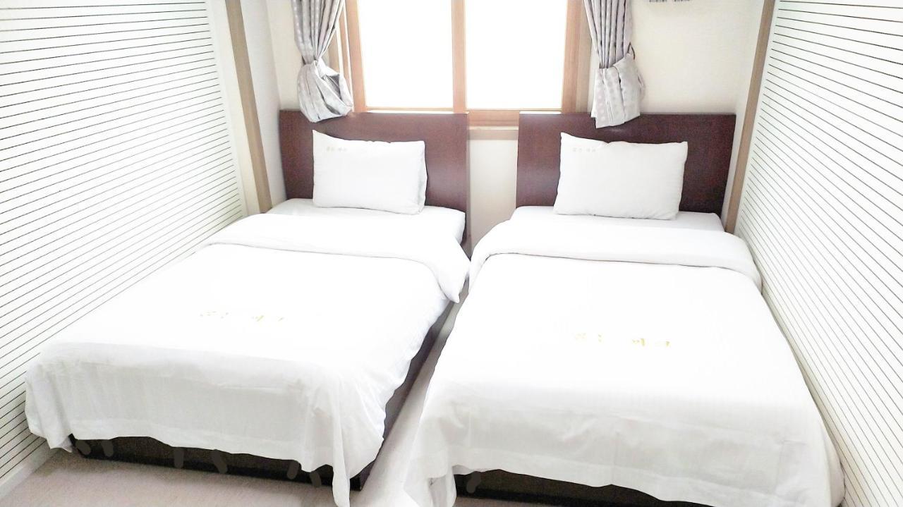 Golden Park Hotel Jeju Esterno foto