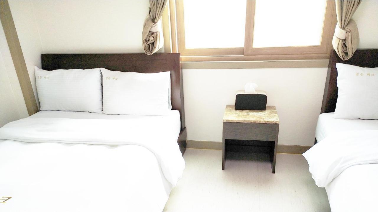 Golden Park Hotel Jeju Esterno foto