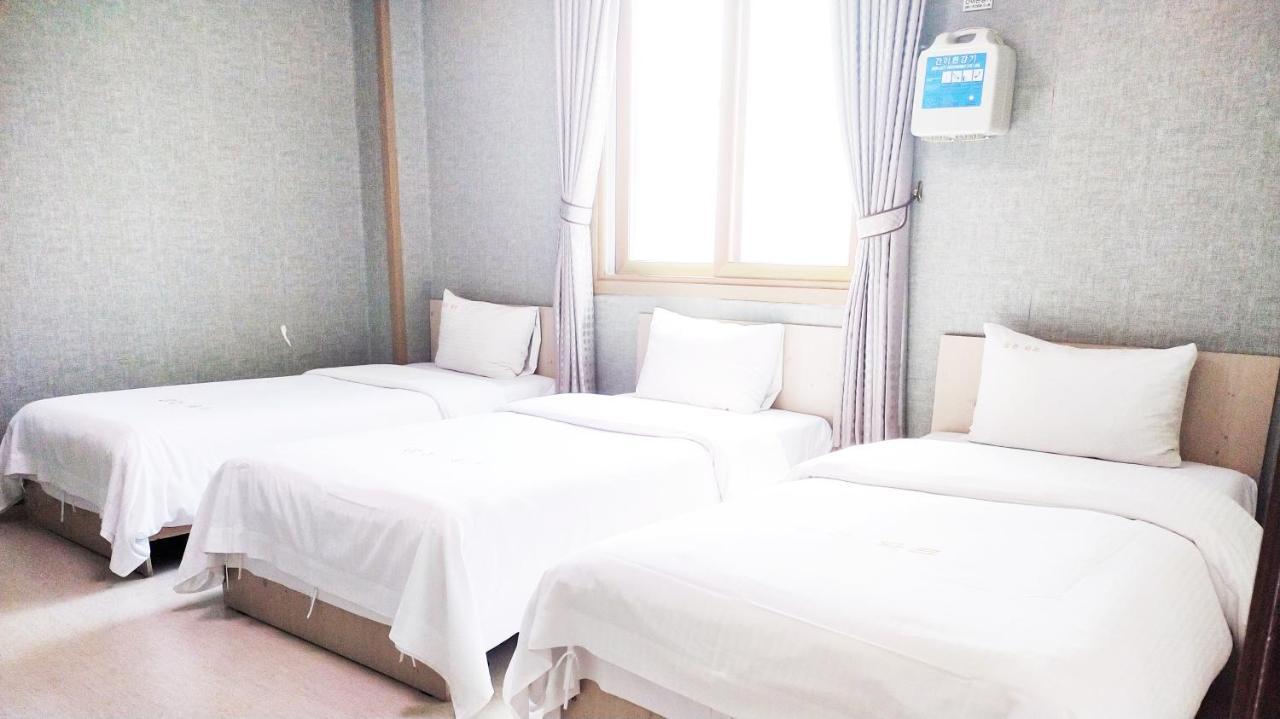 Golden Park Hotel Jeju Esterno foto