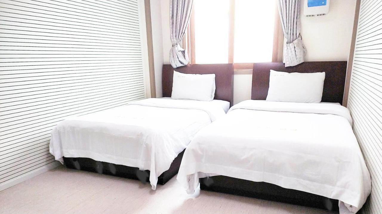 Golden Park Hotel Jeju Esterno foto