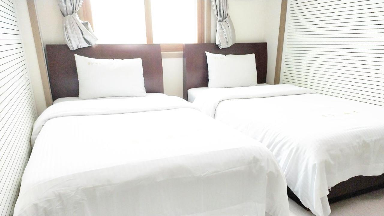 Golden Park Hotel Jeju Esterno foto