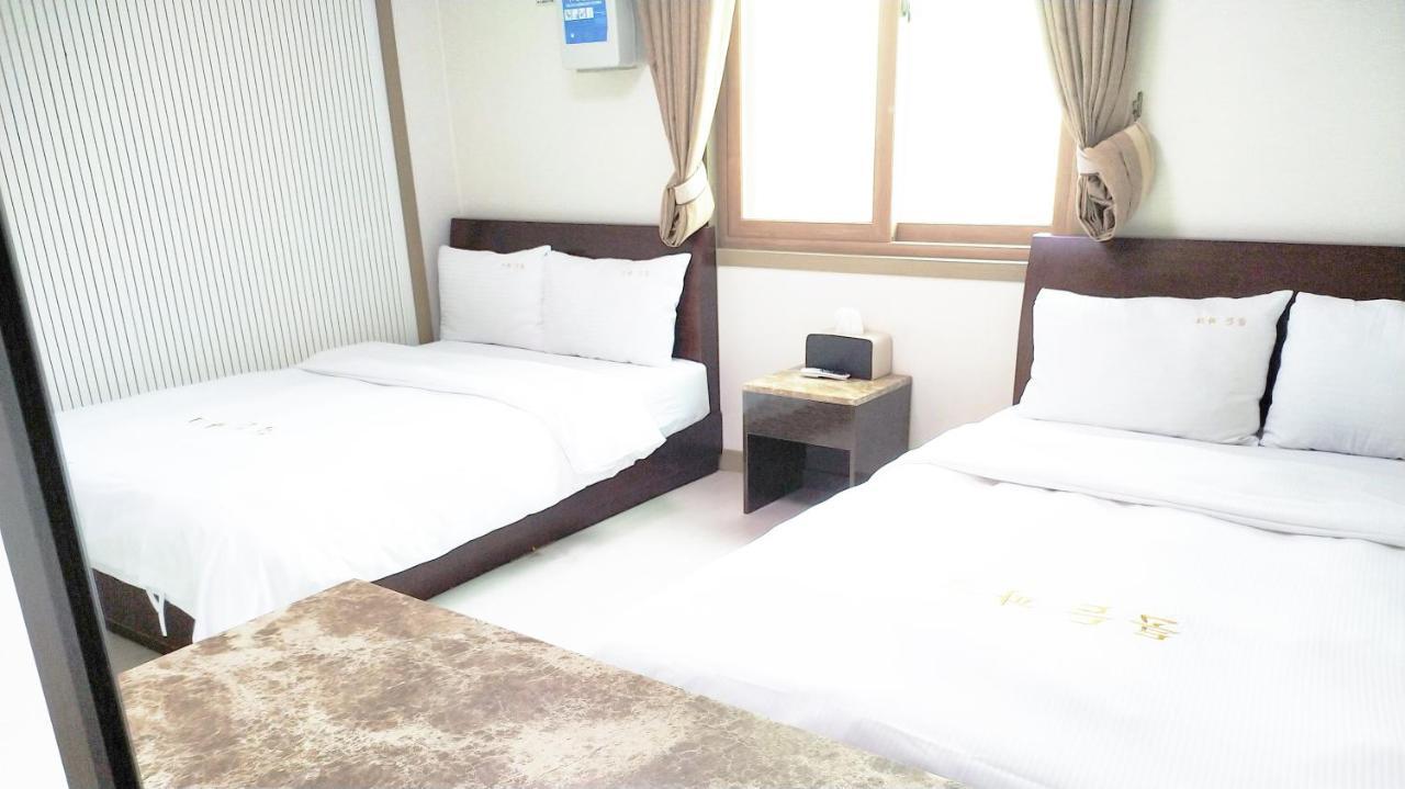 Golden Park Hotel Jeju Esterno foto