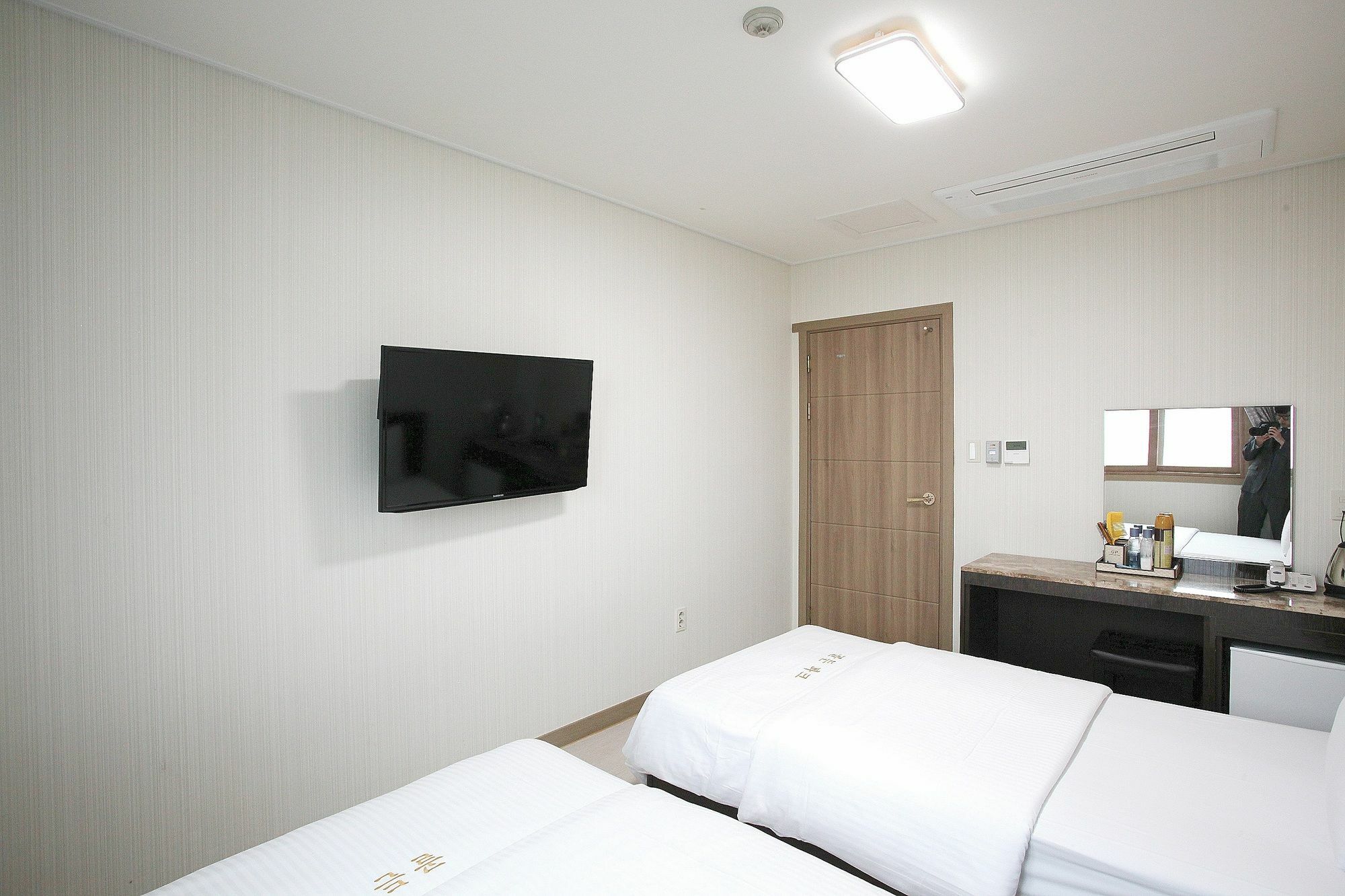 Golden Park Hotel Jeju Esterno foto